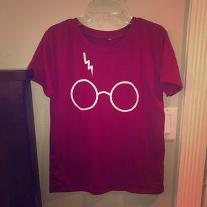 Burgundy Harry Potter t-shirt w/ glasses and scar